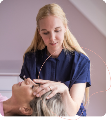Alexandra Buchmann bei der Osteopathie-Behandlung